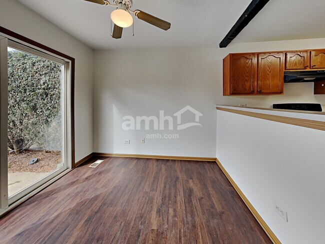 Foto del edificio - 544 Springwood Dr