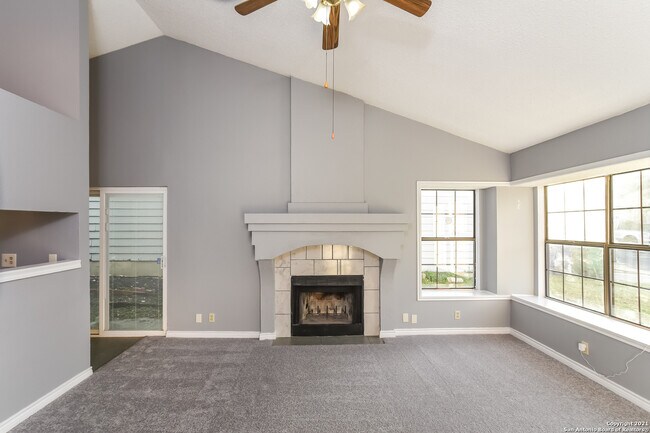 Building Photo - 5927 Catalina Sunrise Dr