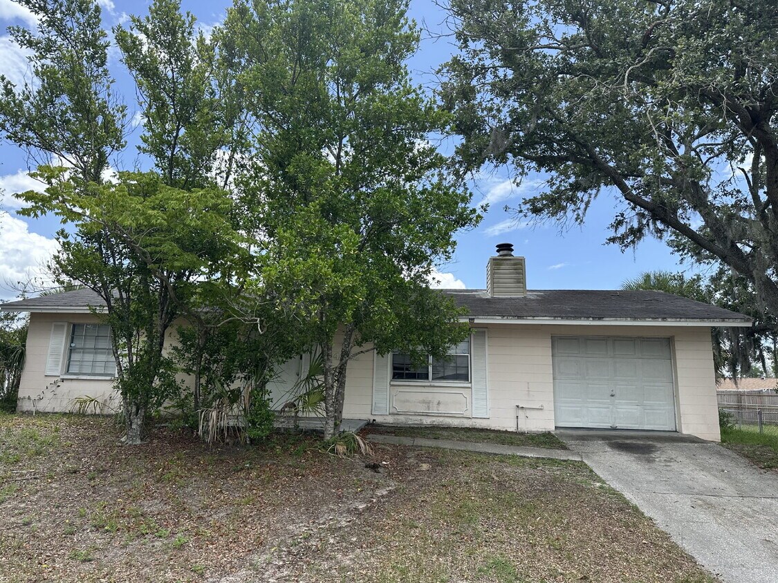Primary Photo - 2 Bedroom, 1.5 Bathroom, 1 Car Garage hoe ...