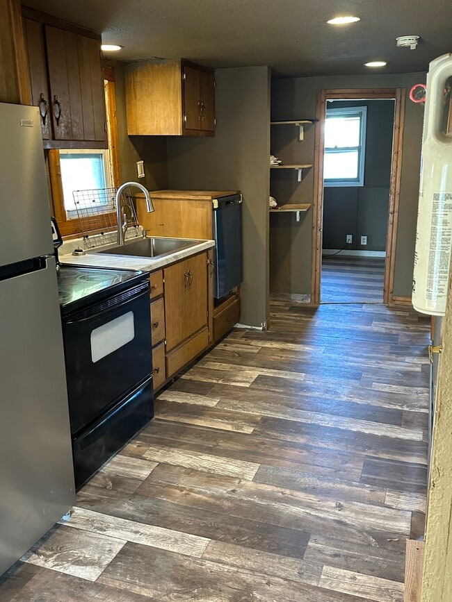 Building Photo - 951 William St