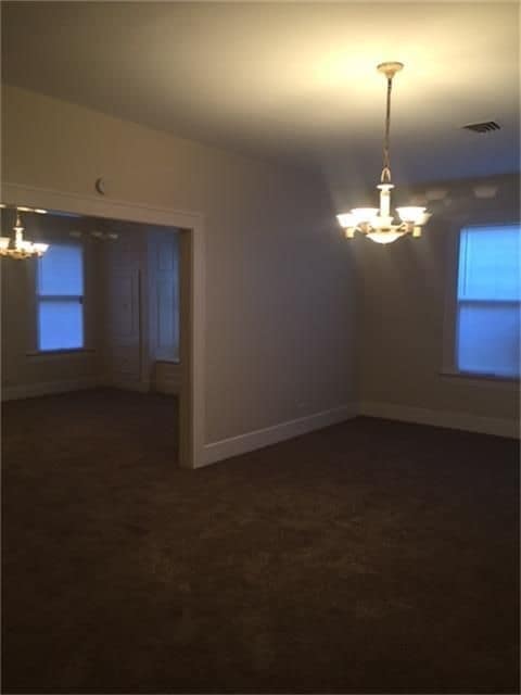 Sala de estar y comedor frontal - 1200 Carlisle St