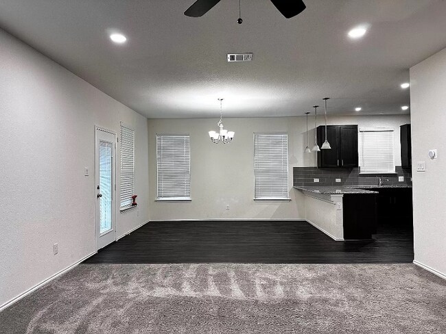 Building Photo - 2013 Split Diamond Way