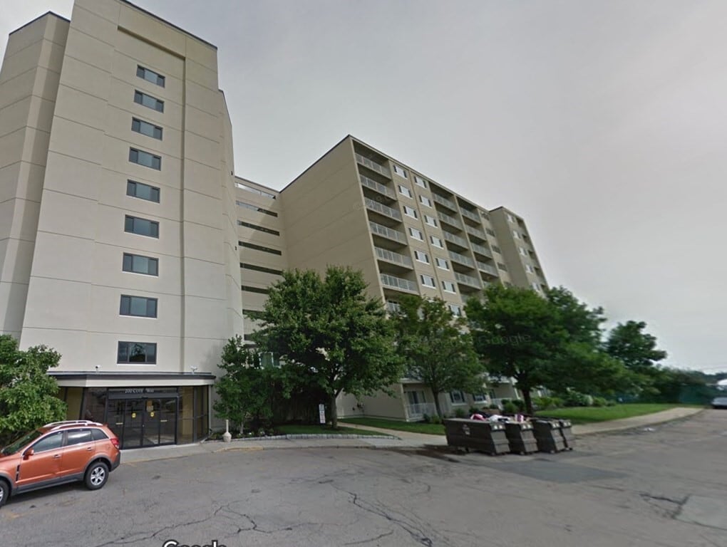 Primary Photo - 200 Cove Way