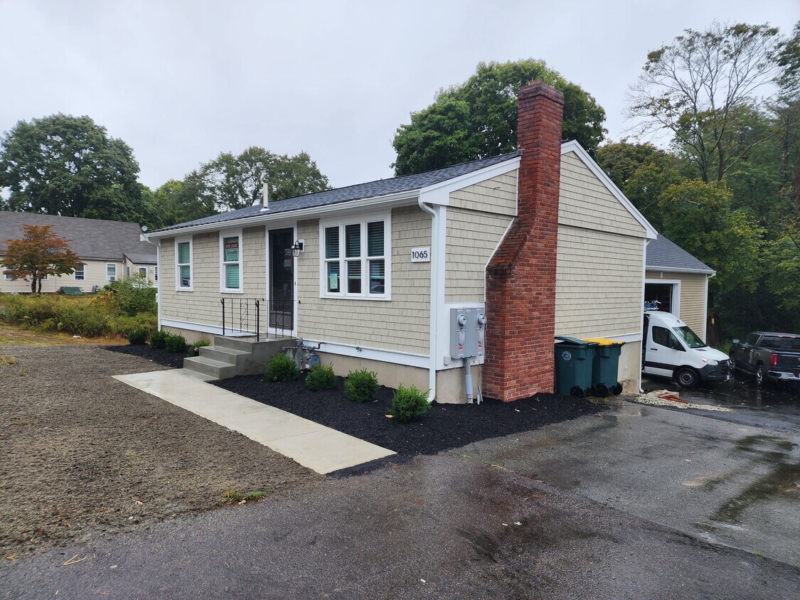 Primary Photo - 1065 Bedford St