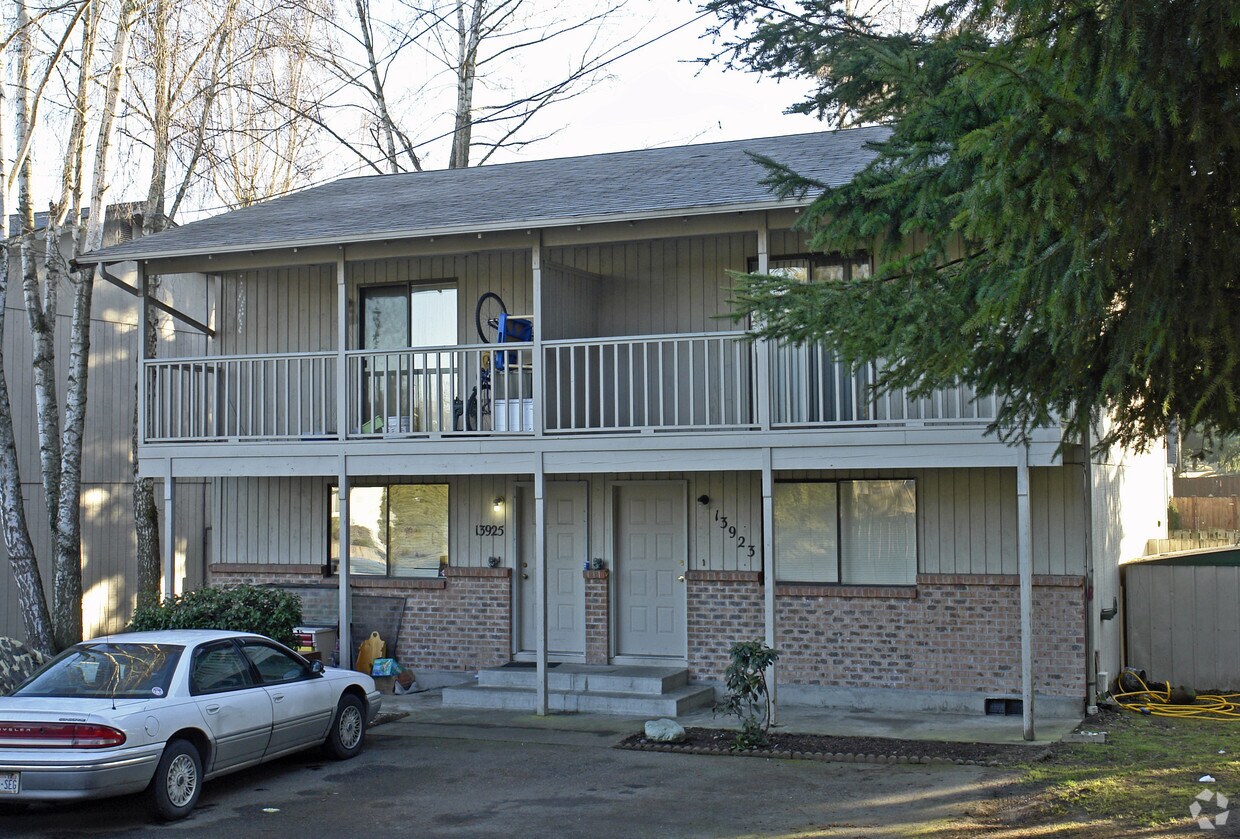 Building Photo - 13923-13929 E 122nd Ave