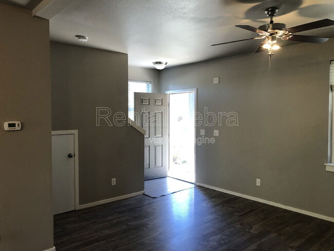 Building Photo - 5 SW Roosevelt Ave