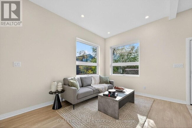 Building Photo - 8 Boylen St