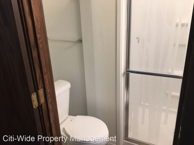 Building Photo - 4 br, 1.5 bath House - 213 4th St NE