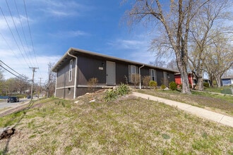 Building Photo - 2 201