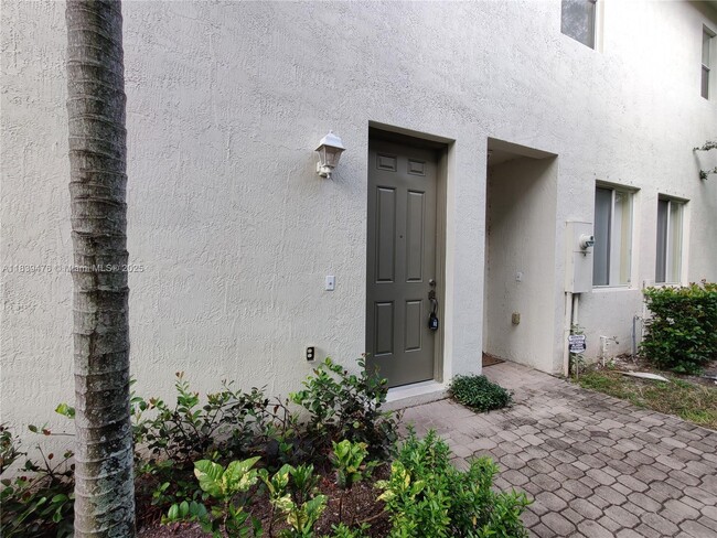 Building Photo - 3211 Laurel Ridge Cir