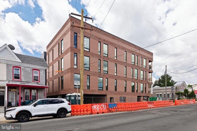 Foto del edificio - 6910 Ridge Ave