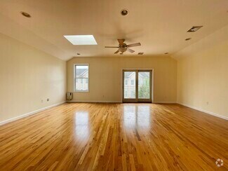 Building Photo - 264 Custer Ave