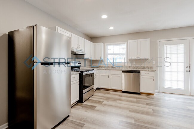 Building Photo - Holiday Special! Half Months Rent Free, Si...