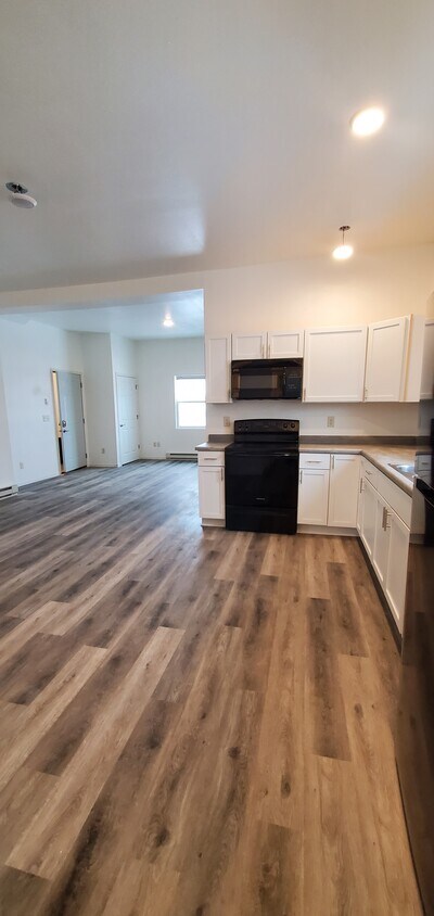 Kitchen - 736 E La Salle Ave
