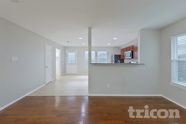 Building Photo - 429 Sandy Creek Dr