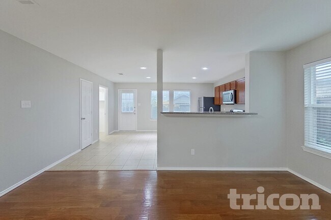 Foto del edificio - 429 Sandy Creek Dr