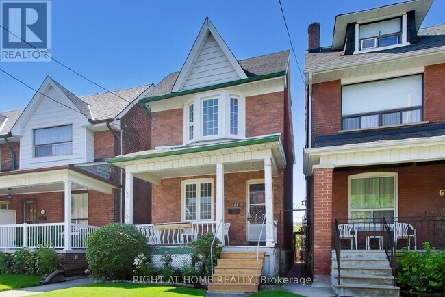 Building Photo - 65 Millicent St