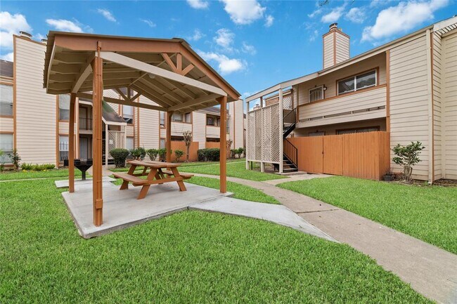 Building Photo - 10202 Forum Park Dr