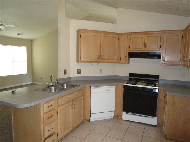 Foto del edificio - 282 Rockingham Dr