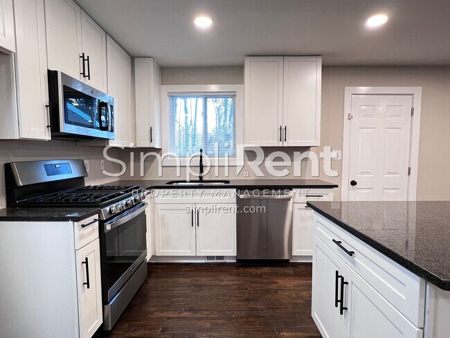 Building Photo - FULLY RENOVATED! 3 Bdrm / 1 Bath - 1st Month FREE with a 13 mo lease