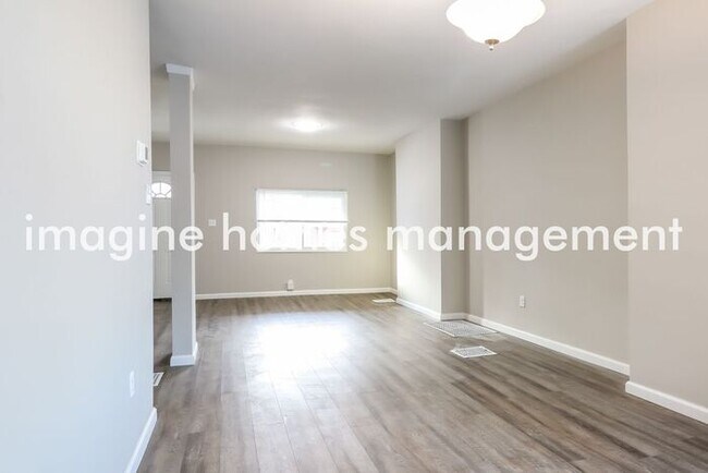 Building Photo - Beautiful 3 Bedroom Home in Greenfield!