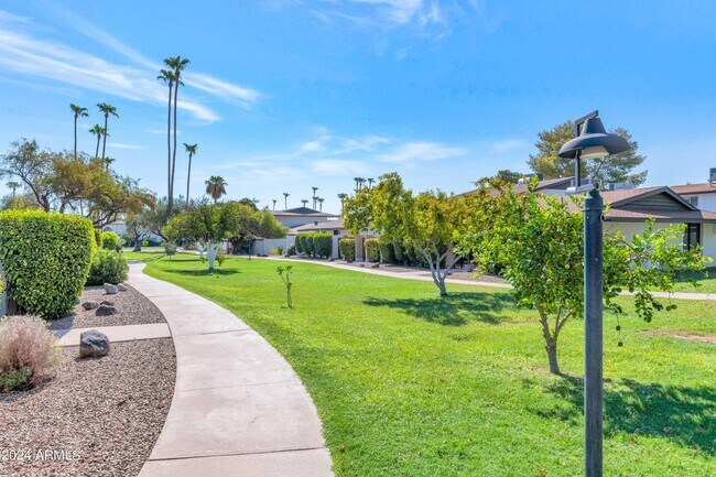 Building Photo - 7635 E Minnezona Ave