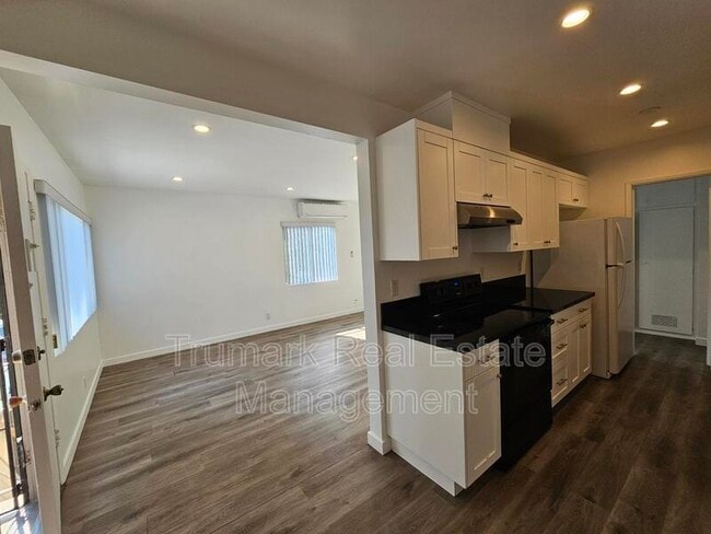 Building Photo - 2936 Honolulu Ave