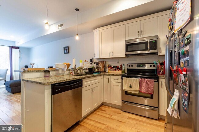 Building Photo - 2426 Frankford Ave