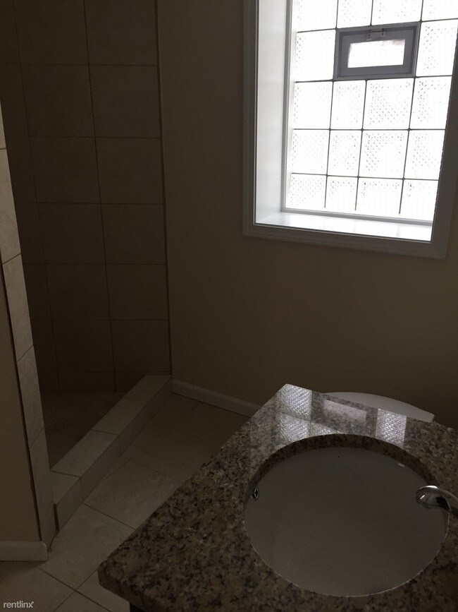 Foto del edificio - 5116 W Sunnyside Ave