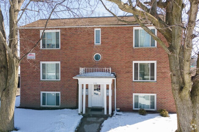 Entrada principal - 3158 Algonquin Pky