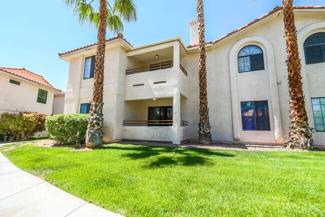 Foto del edificio - Condo With 2-Car Garage Attached!