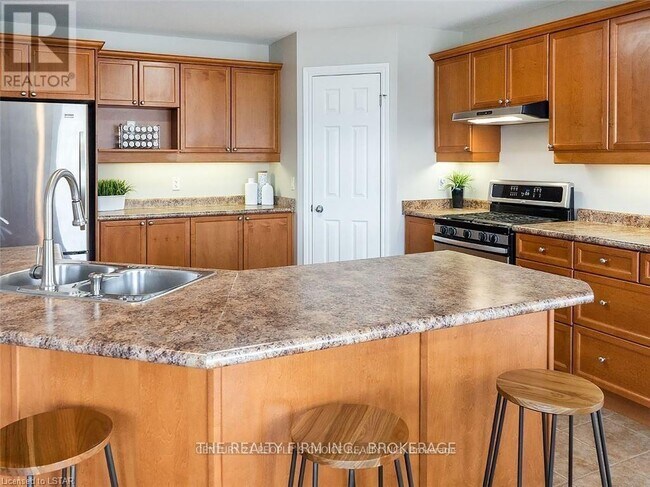 Photo du bâtiment - 689 N Leaksdale Cir