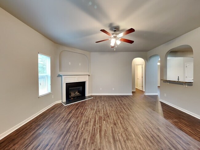 Building Photo - Wonderful 4 Bedroom Home in Loganville!