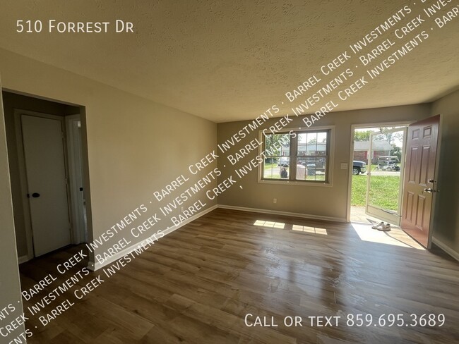 Building Photo - 2-Bed 1-Bath + Huge Yard