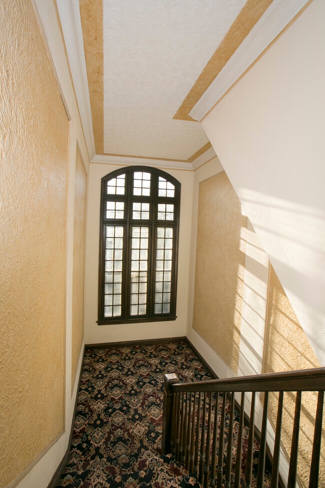 Building Photo - 2120 Aldrich Ave S