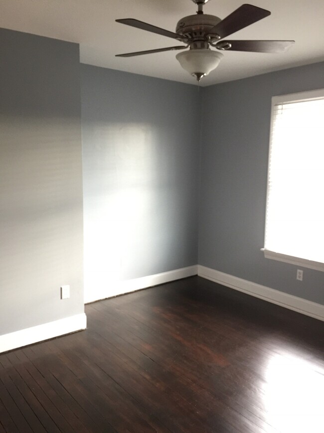 well lit master bedroom - 804 Carpenter St