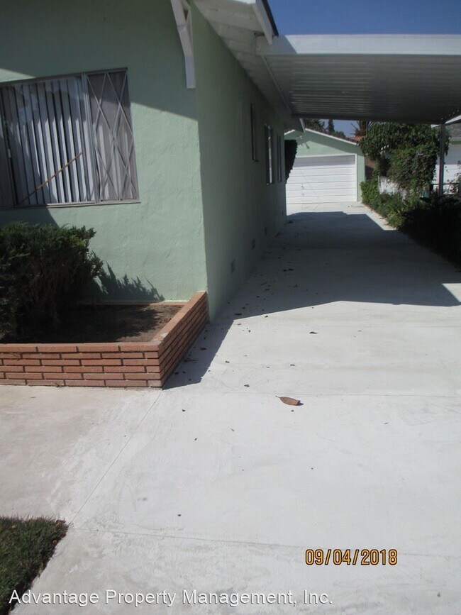 Building Photo - 2 br, 1 bath House - 309 E. El Camino