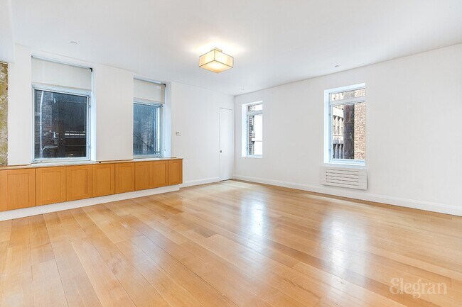 Building Photo - 159 W 24th St