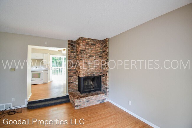 Building Photo - 3 br, 1 bath House - 101 E Pleasant View Dr