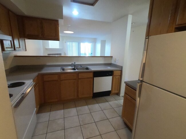 Foto del edificio - 2850 Aurora Ave