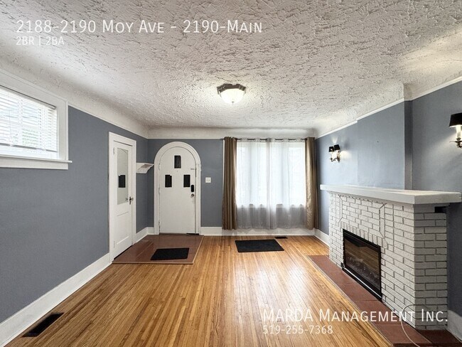 Photo du bâtiment - CHARMING 2 BED/1.5 BATH 2 STORY MAIN FLOOR UNIT + 70% OF HYDRO & GAS!