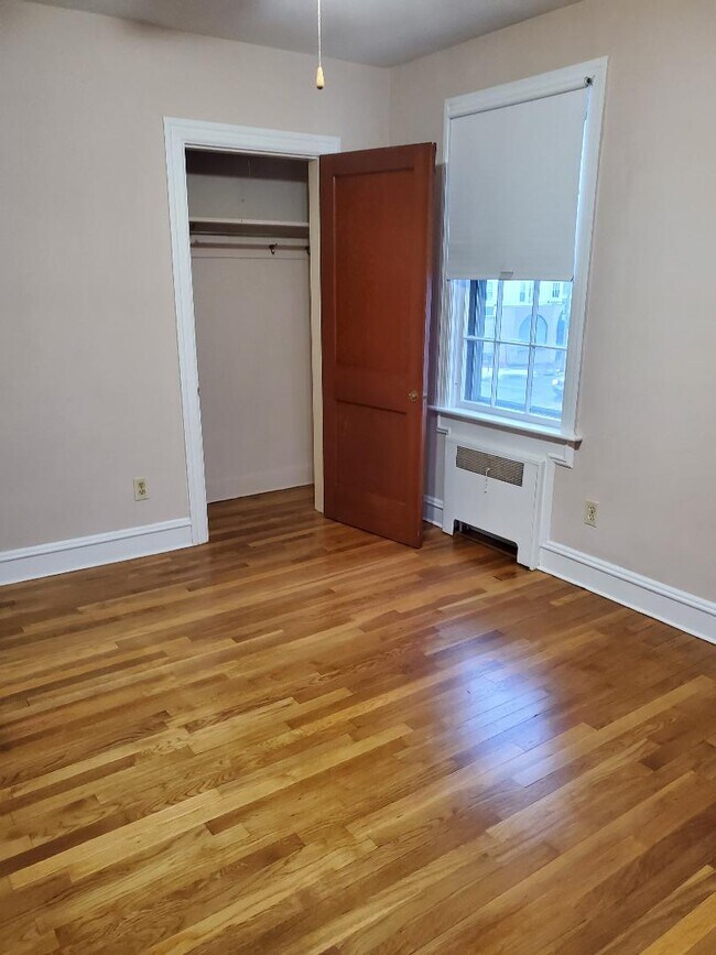 bedroom - 626 S Main St