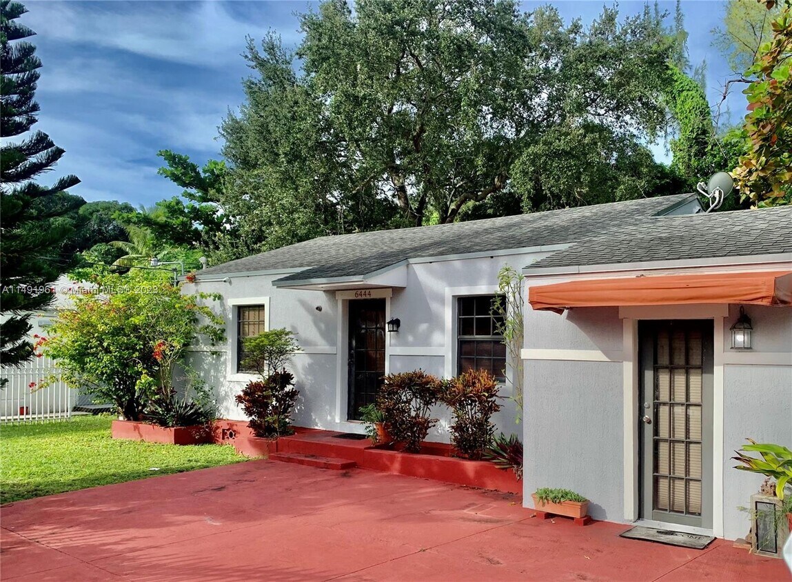 Primary Photo - 6444 NW Miami Pl