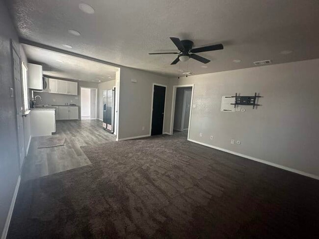 Foto del edificio - 4707 Midway Dr