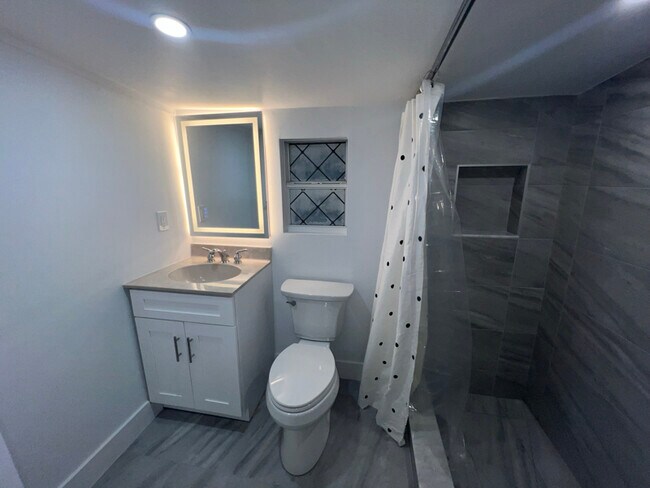 Foto del edificio - 6439 Willow Wood Ln