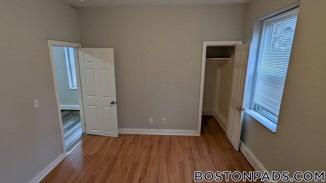 Building Photo - 98 Woodledge St