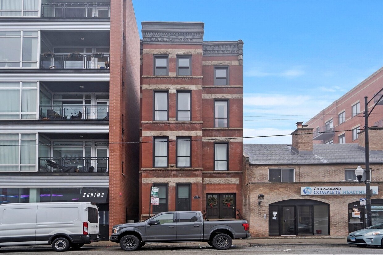 Foto principal - 2672 N Halsted St