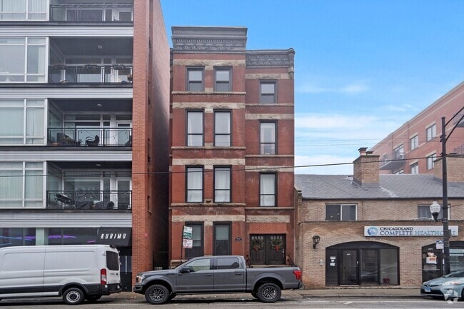 Building Photo - 2672 N Halsted St