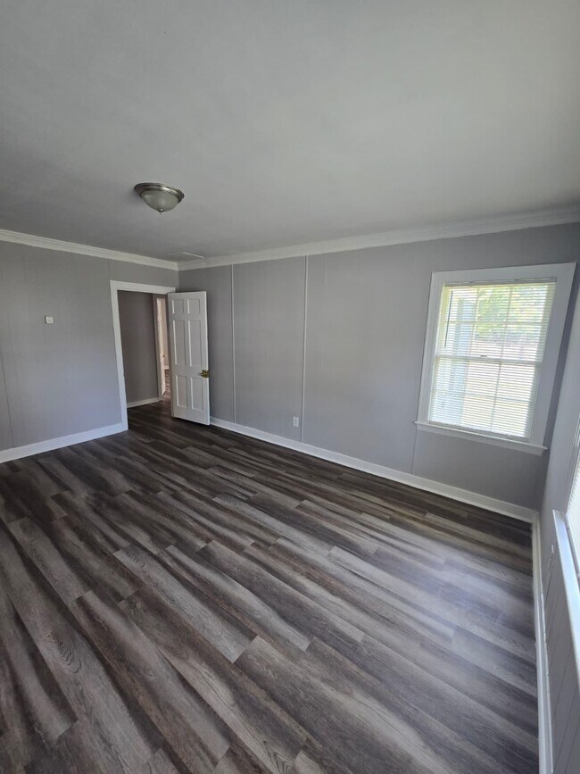 Building Photo - 3083 Crump Ave
