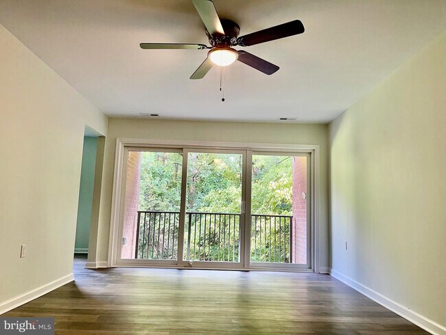 Foto del edificio - 880 College Pkwy